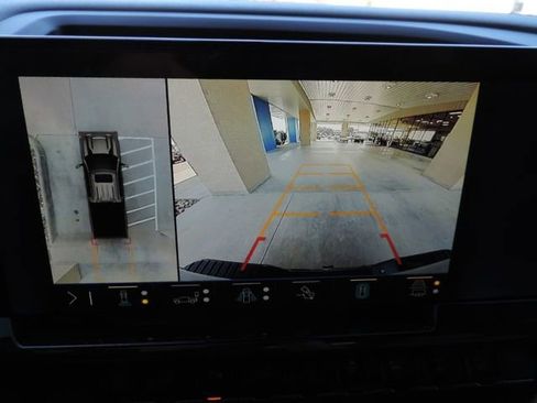 Used 2024 Chevrolet Silverado 2500 ZR2 w/ Technology Package image 37