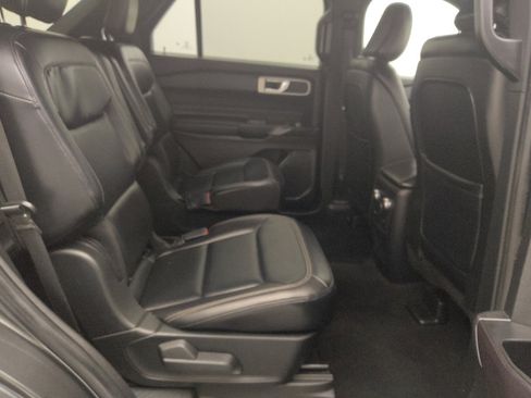 Used 2020 Ford Explorer XLT w/ Equipment Group 202A AWD/4WD image 19