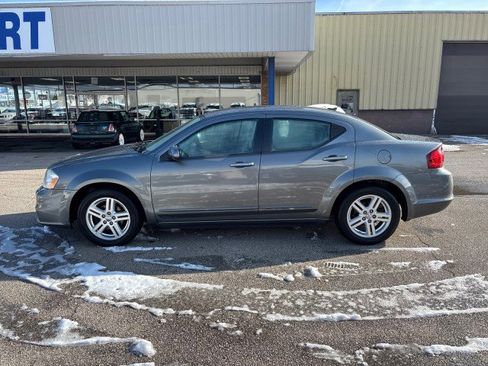 Used 2012 Dodge Avenger SXT image 8