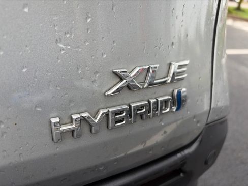 Used 2023 Toyota Sienna XLE FWD image 6