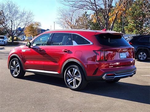 Used 2023 Kia Sorento EX image 3