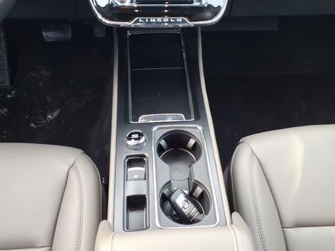 Used 2026 Lincoln Corsair Premiere image 13