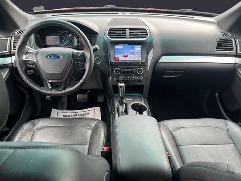 Used 2017 Ford Explorer XLT w/ Equipment Group 202A FWD image 10