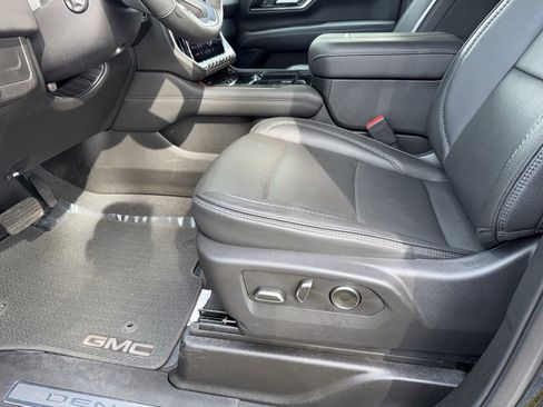 Used 2025 GMC Yukon Denali AWD/4WD image 20