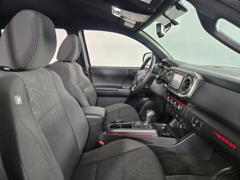 Used 2017 Toyota Tacoma TRD Sport image 15