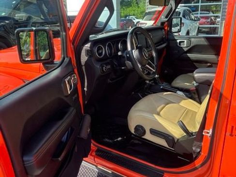 Used 2018 Jeep Wrangler Unlimited Sahara AWD/4WD image 15