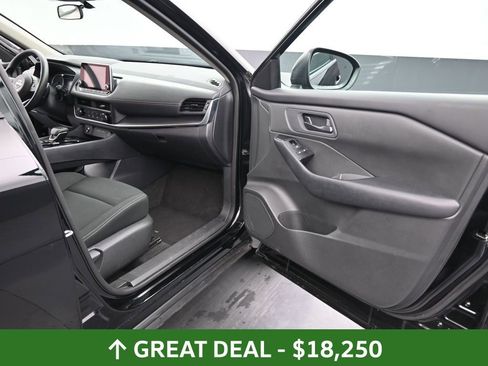 Used 2024 Nissan Rogue S image 18