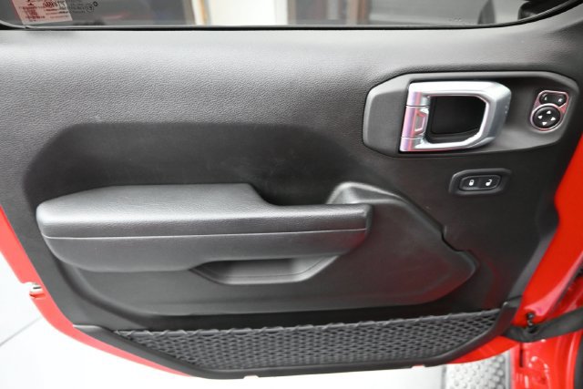 Used 2022 Jeep Wrangler Unlimited Rubicon 4xe w/ Cold Weather Group AWD/4WD image 12