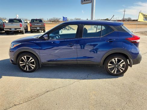 Used 2019 Nissan Kicks SV image 2
