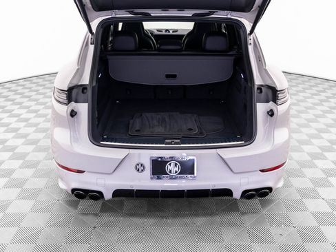 Used 2026 Porsche Cayenne GTS AWD/4WD image 38