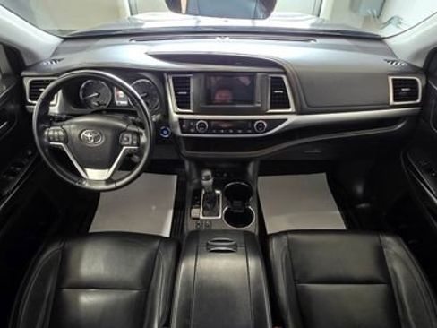 Used 2018 Toyota Highlander XLE image 34