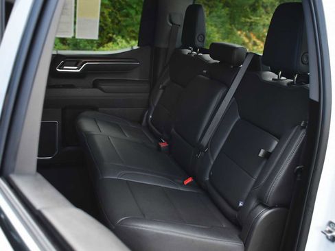 Used 2025 GMC Sierra 1500 SLT image 13