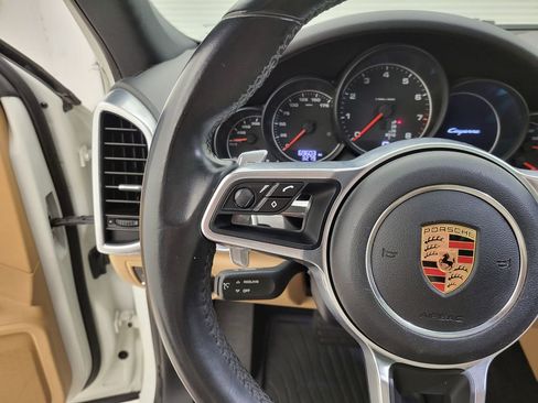 Used 2018 Porsche Cayenne Platinum Edition image 6