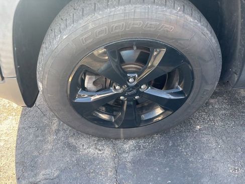 Used 2016 Jeep Cherokee Latitude w/ Cold Weather Group image 4