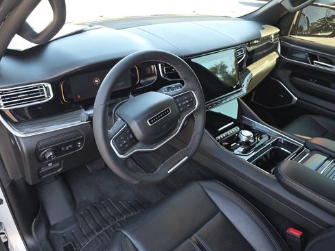 Used 2022 Jeep Wagoneer Series III w/ Convenience Group I AWD/4WD image 9
