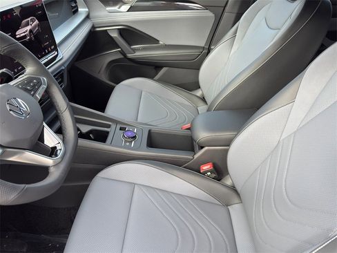 New 2026 Volkswagen Tiguan SE R-Line image 11