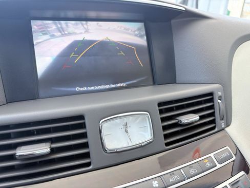 Used 2011 INFINITI M37 w/ Premium Pkg RWD image 17