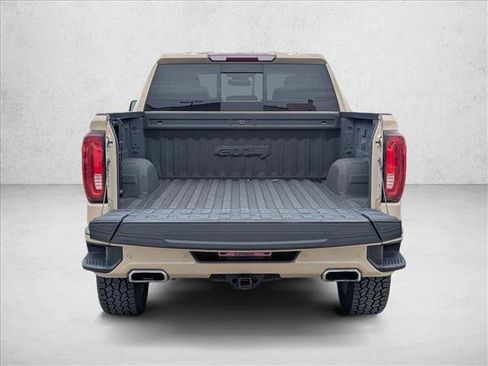 Used 2023 GMC Sierra 1500 AT4 w/ AT4 Preferred Package AWD/4WD image 6