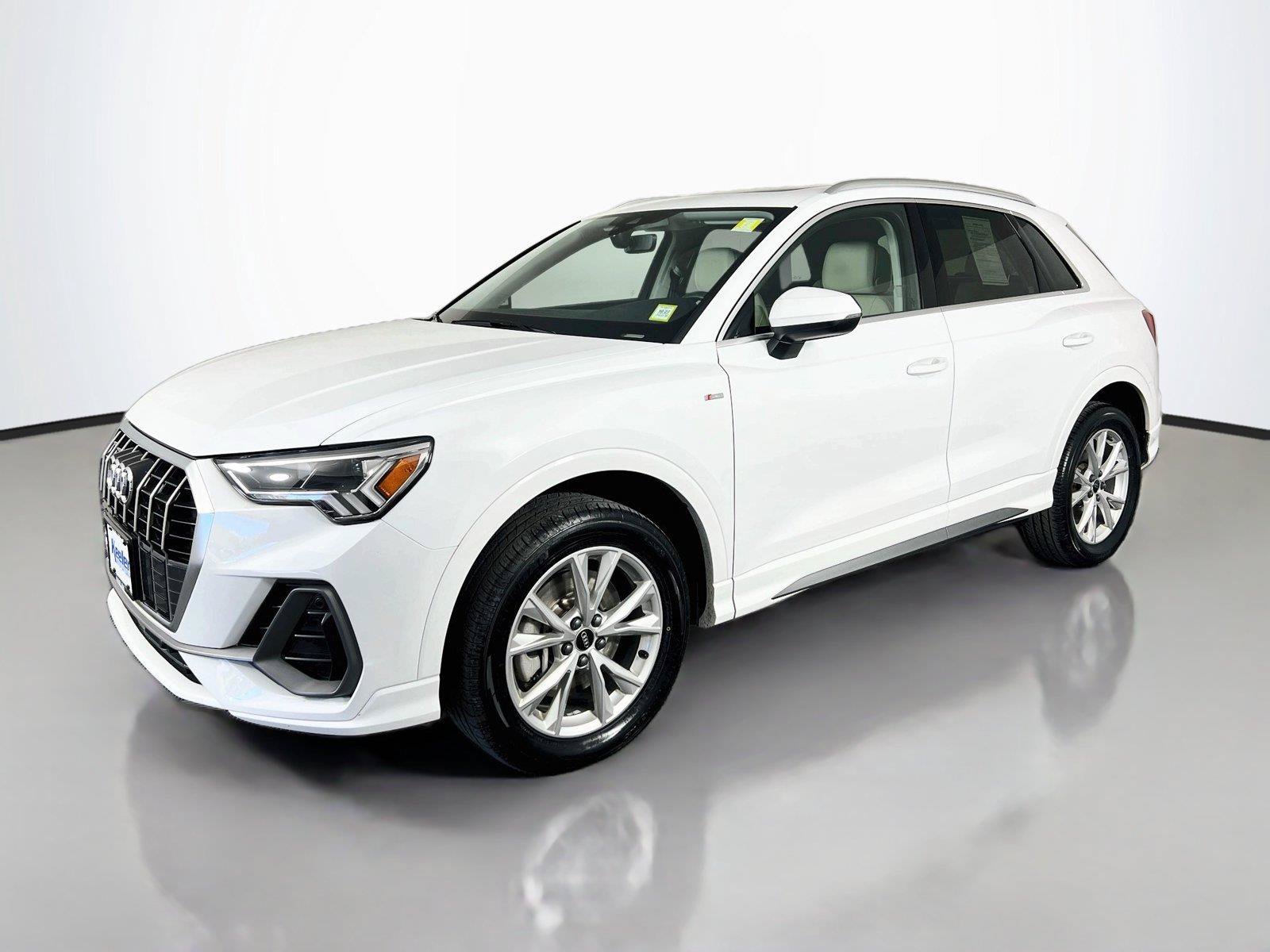 Used 2025 Audi Q3 2.0T Premium AWD/4WD image 2