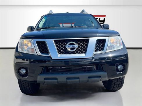 Used 2019 Nissan Frontier PRO-4X image 2