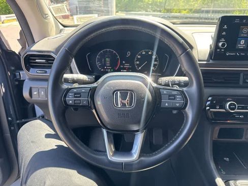 Used 2024 Honda Pilot Touring image 3