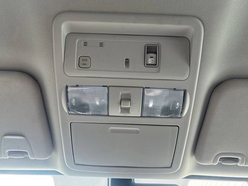 Used 2021 Nissan Titan SV w/ SV Convenience Package AWD/4WD image 16