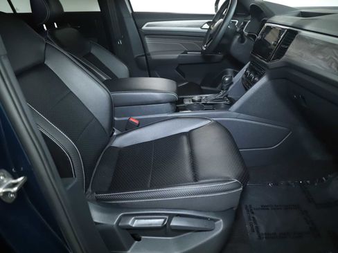 Used 2022 Volkswagen Atlas Cross Sport SE image 33