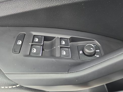 Certified 2025 Volkswagen Jetta SEL image 26