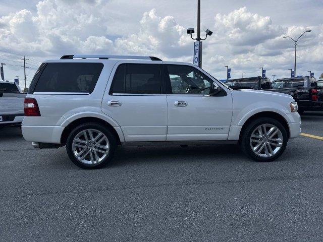 Used 2016 Ford Expedition Platinum RWD image 4