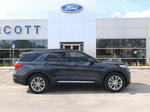 Used 2024 Ford Explorer XLT w/ Equipment Group 202A RWD image 17