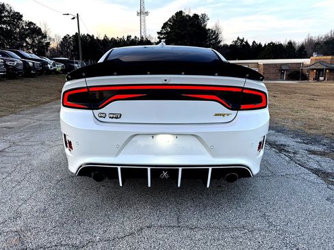Used 2016 Dodge Charger SRT image 10