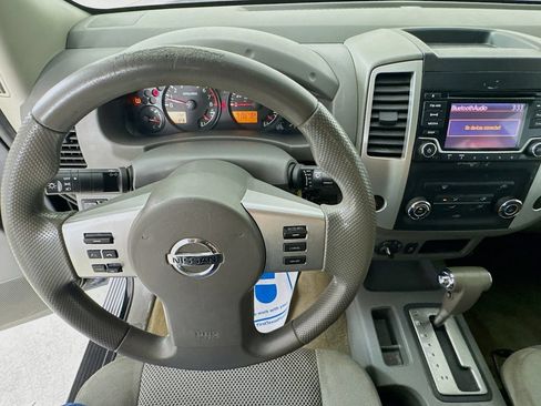 Used 2018 Nissan Frontier SV AWD/4WD image 12