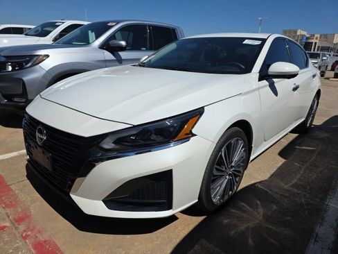 Used 2024 Nissan Altima 2.5 SL image 1
