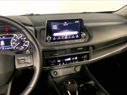 Used 2025 Nissan Rogue SV AWD/4WD image 6