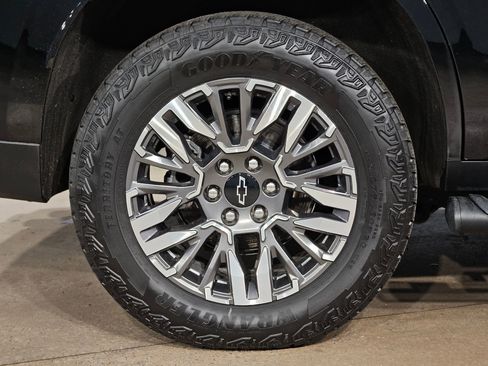 Used 2025 Chevrolet Tahoe Z71 AWD/4WD image 17