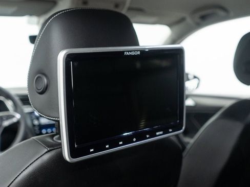 Used 2023 Volkswagen Tiguan SE image 13