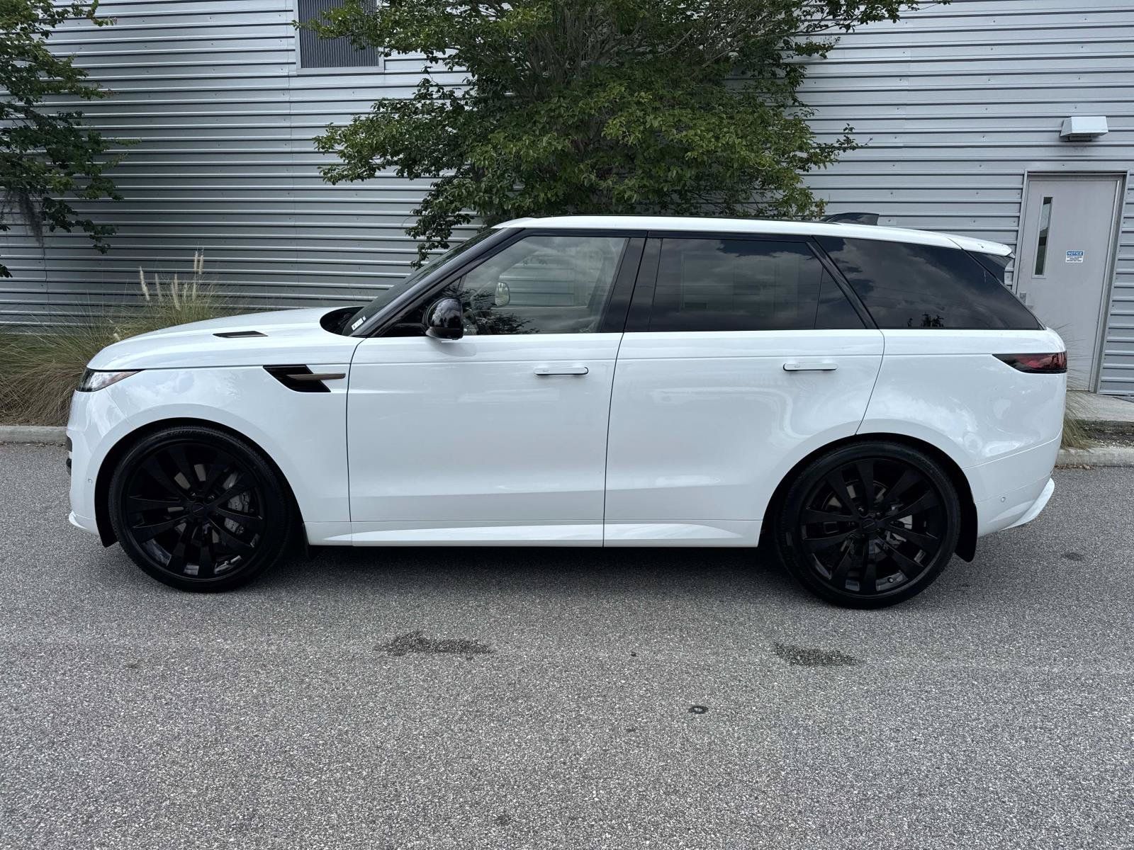 New 2026 Land Rover Range Rover Sport Dynamic SE AWD/4WD image 2