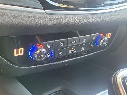 Used 2020 Buick Enclave Premium w/ Sun and Sites Package AWD/4WD image 27