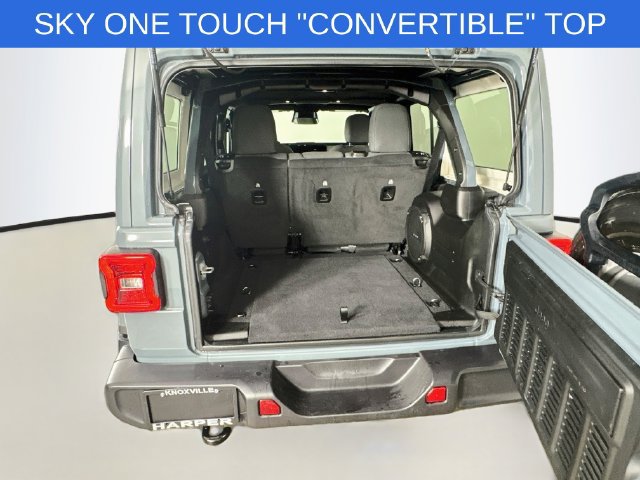 Used 2026 Jeep Wrangler Unlimited Sahara AWD/4WD image 25