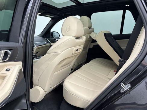 Used 2022 BMW X5 xDrive40i w/ Premium Package image 29