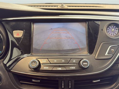 Used 2018 Buick Envision Essence image 17