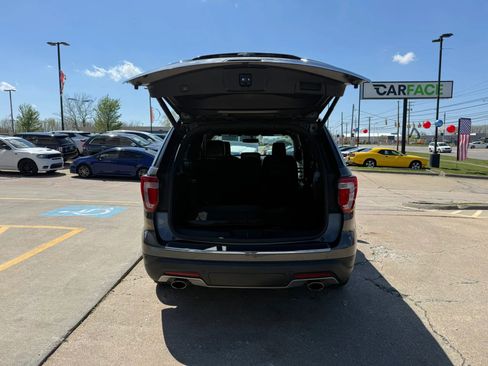 Used 2018 Ford Explorer XLT w/ Equipment Group 202A AWD/4WD image 13