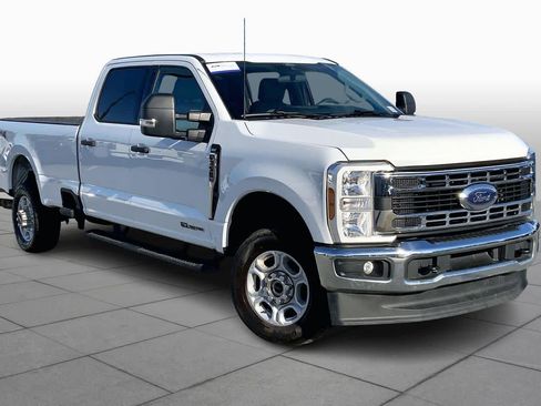 Used 2025 Ford F350 XLT image 2