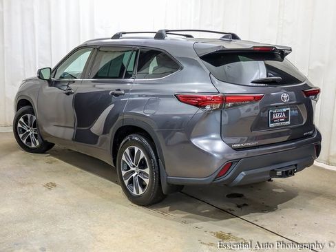 Used 2022 Toyota Highlander XLE image 8