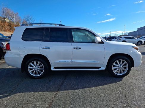 Used 2011 Lexus LX 570 image 4