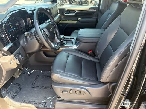 Used 2024 Chevrolet Silverado 1500 LT Trail Boss w/ Convenience Package II AWD/4WD image 11