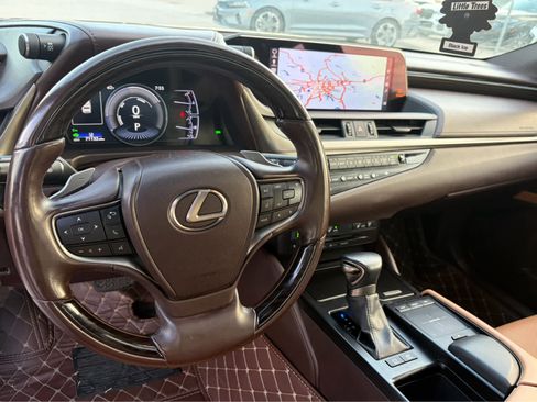 Used 2019 Lexus ES 300h w/ Premium Package image 7