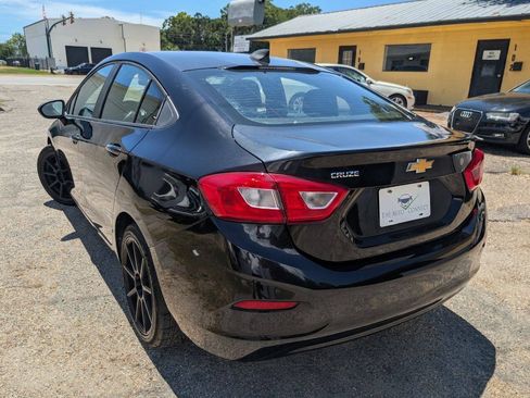 Used 2019 Chevrolet Cruze LS FWD image 5