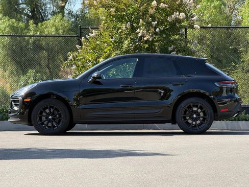 Certified 2024 Porsche Macan AWD/4WD image 2