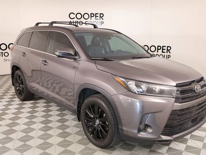 Used 2019 Toyota Highlander SE